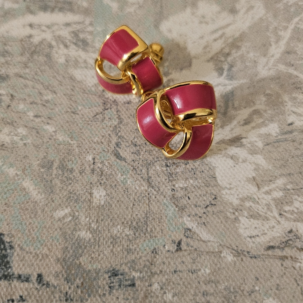 Vintage JS Knotted Knot Gold Tone Fuchsia Chunky Clip Earrings - Picture 7 of 9